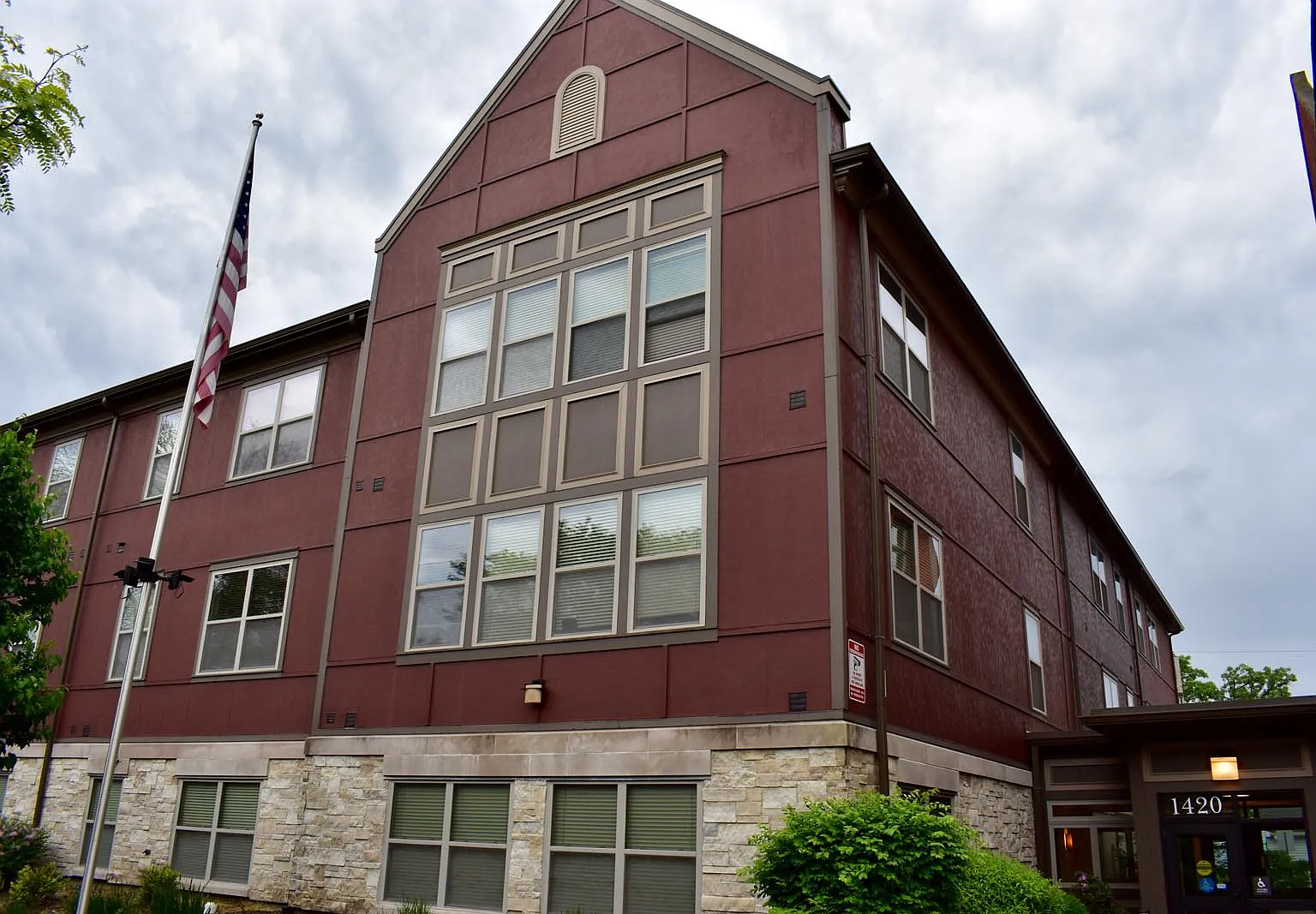 Jackson Renaissance Apartments — Photo 4