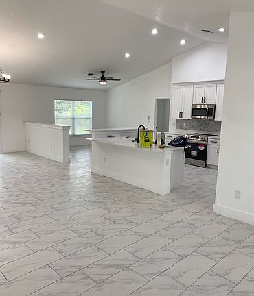 3rd image of 1013 Hammacher Ave SW