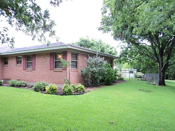 3rd image of 1725 Northcrest Dr