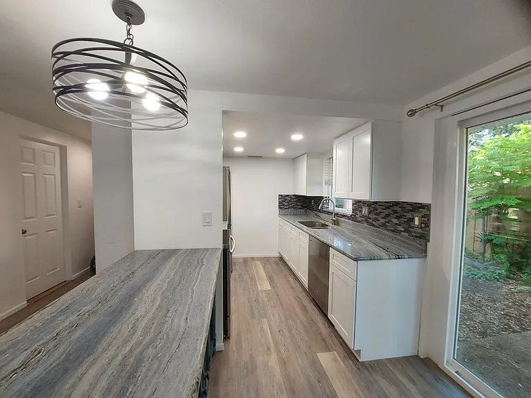 1071 Highland St — Photo 3