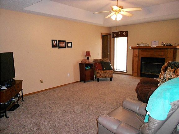 5th image of 18 Brentwood Dr