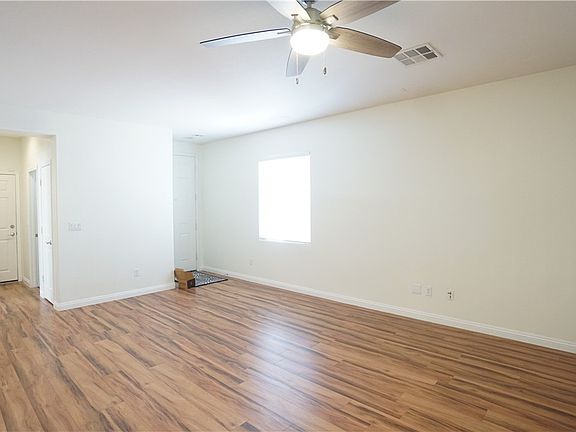 4th image of 912 Baronet Dr