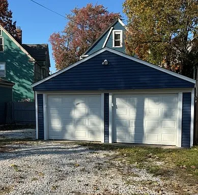 Detached garage