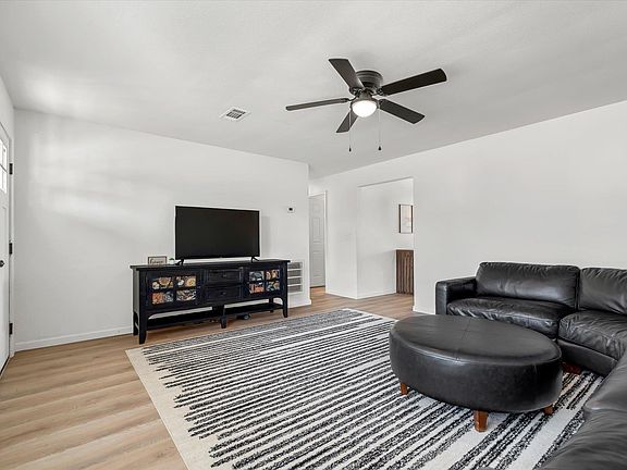 4th image of 305 Saint Renee Dr