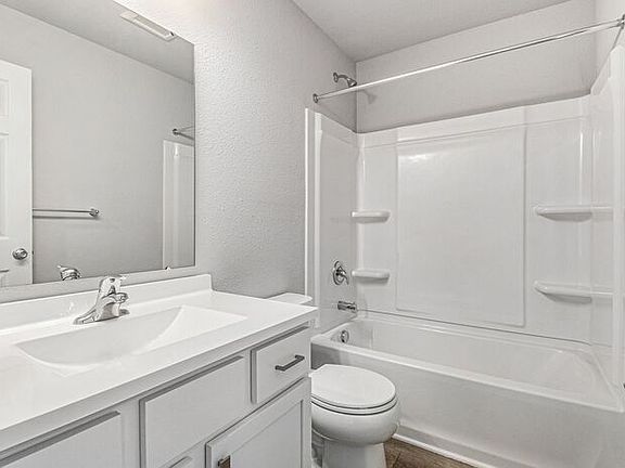 5th image of 2217 Macatawa Ln