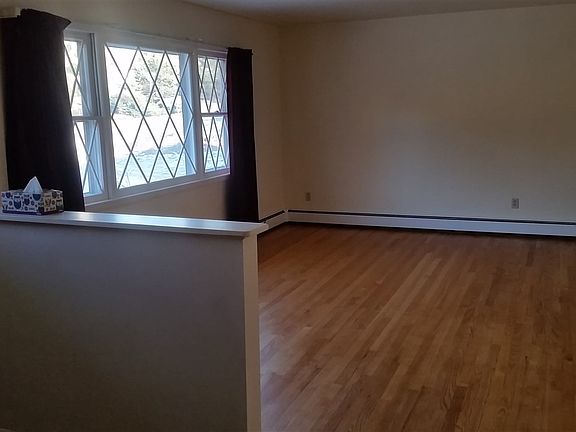 2nd image of 7 Robin Ln