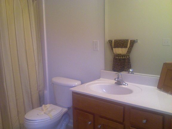 Owners Bath w/Double Bowl Vanity