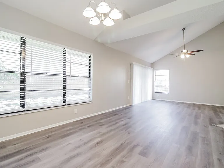 472 Amethyst Way — Photo 6