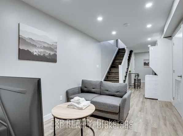 104 Wellington St N #1, Hamilton, ON L8R 1N3