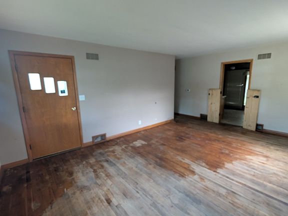 4th image of 105 N 4th Ave