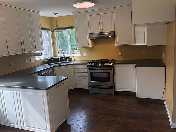 2nd image of 790 Streamview Dr