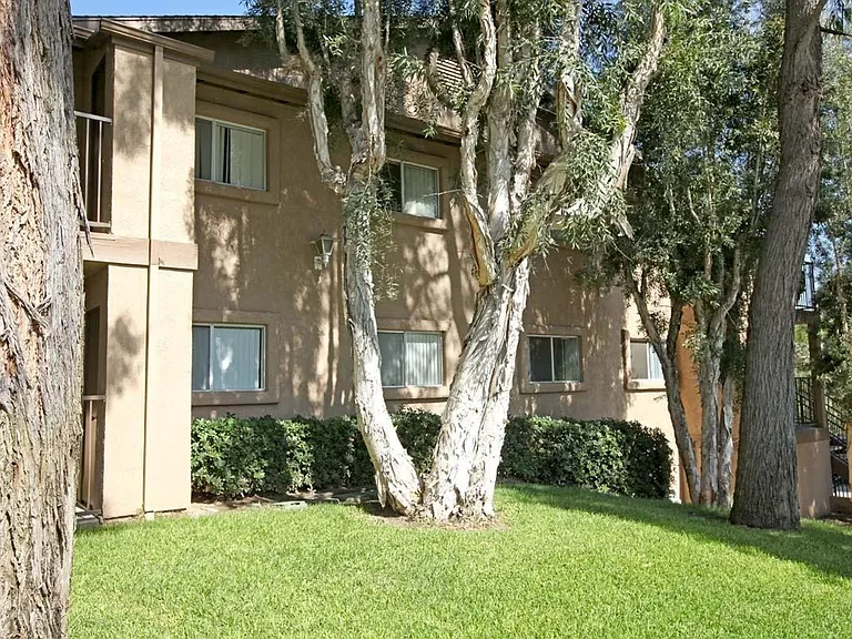 Euclid Oaks — Photo 10