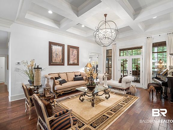 5th image of 10055 Rosewood Ln