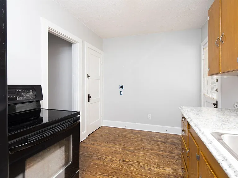 1220 Hammond Ave — Photo 5
