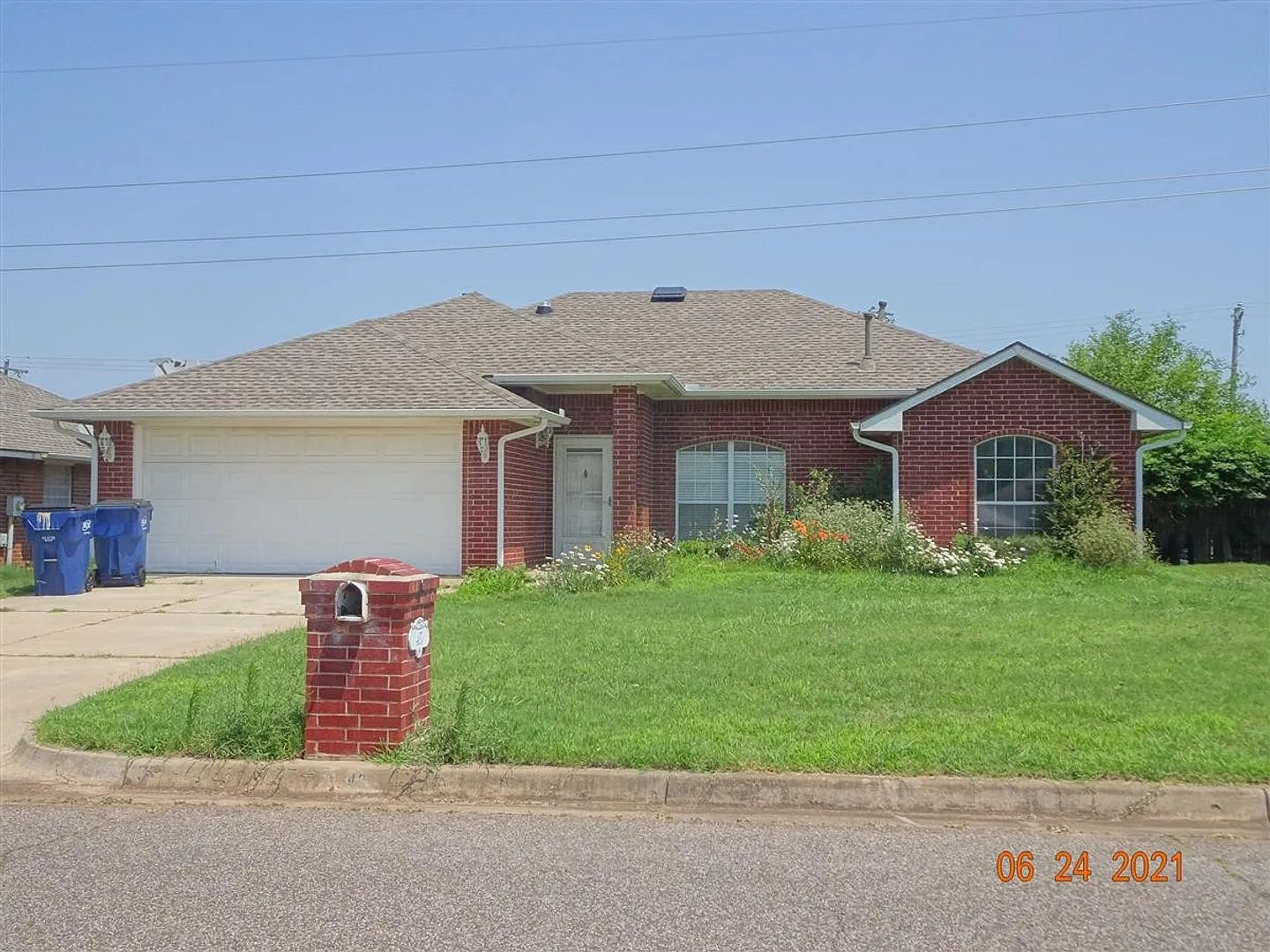 Nice 3 bedroom, 2 bath, 2 car garage in Noble — Photo 1