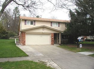 24130 Twin Valley Ct, Farmington, MI 48336