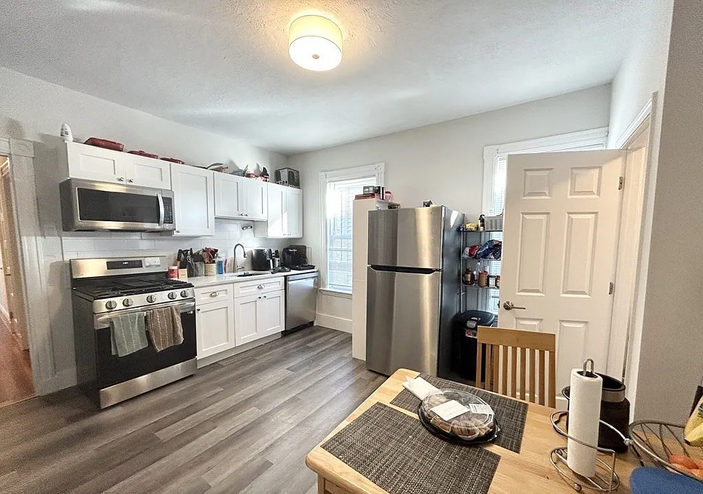 4 bed, 1100 sqft, $3,800 — Photo 1