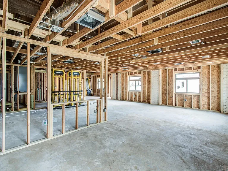 401 E Main St — Photo 14