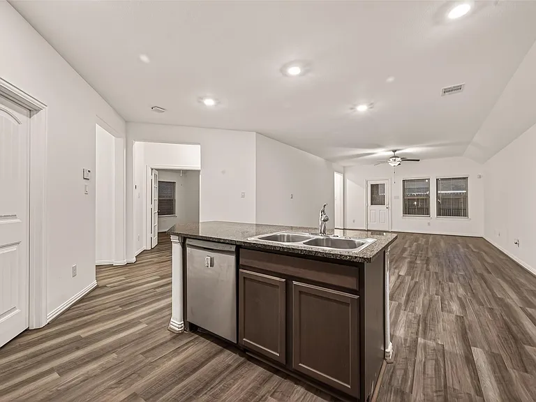 15918 Tug Ct — Photo 4