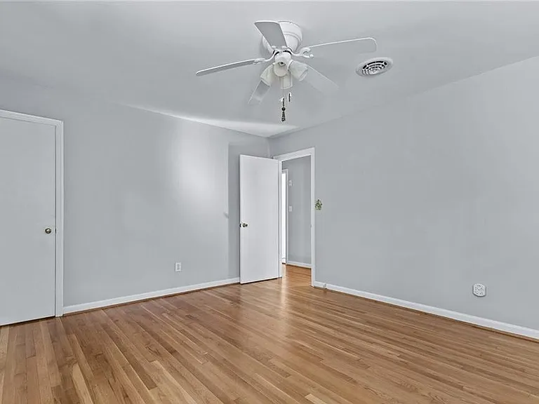 508 Piney Point Rd — Photo 8