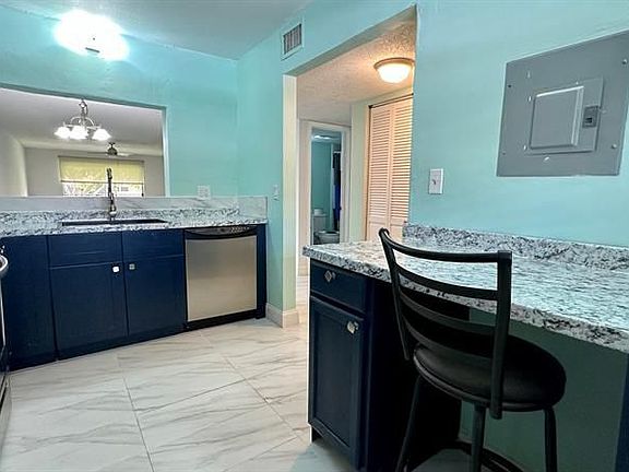 3rd image of 2925 SW 22nd Ave #2030