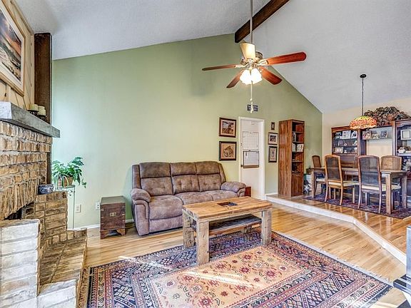 3rd image of 336 Melrose Dr APT 9A
