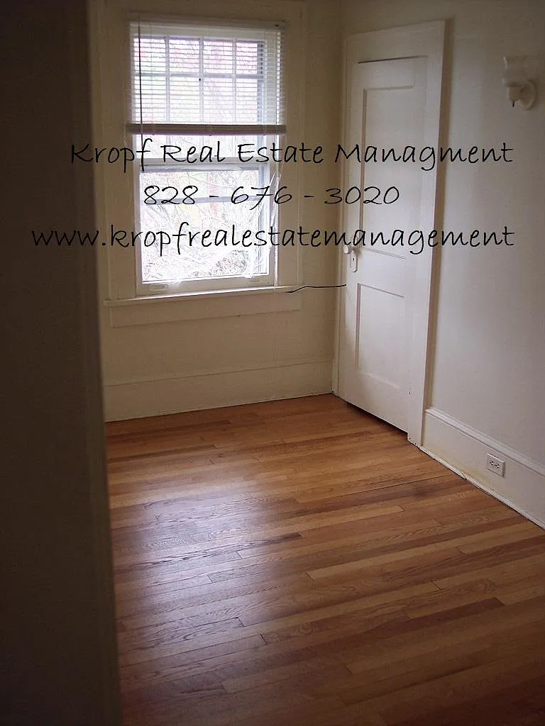 1 bed, $1,300 — Photo 4