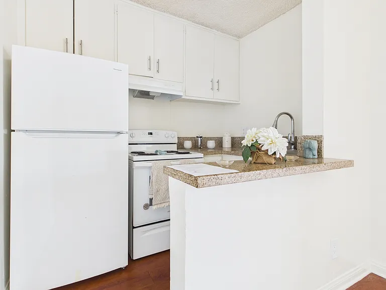 Sepulveda Manhattan Apartments — Photo 12