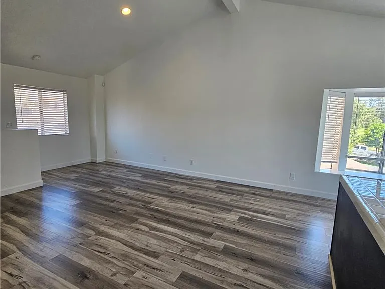 517 S Hewes St #B — Photo 11