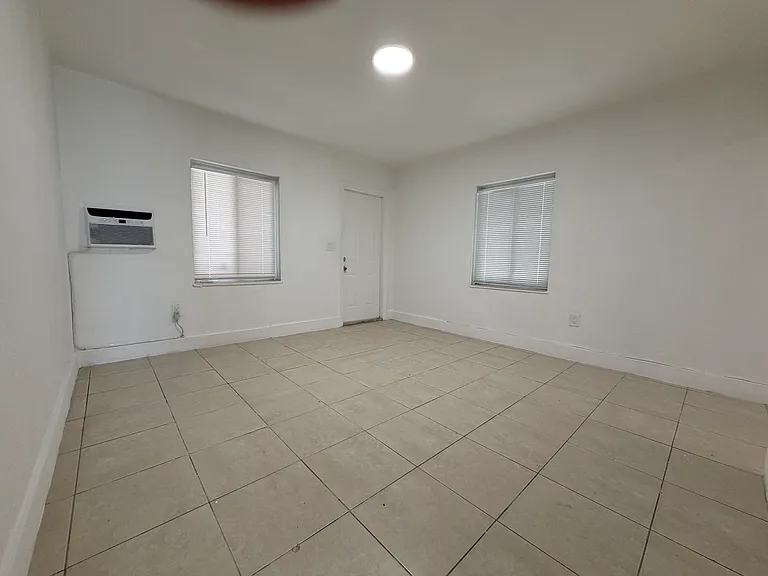 1556 SW 6th St #7 — Photo 6