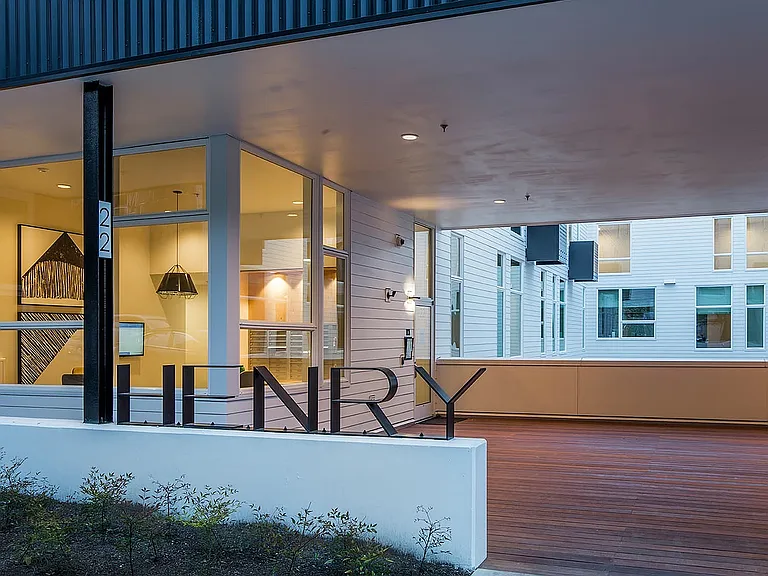 Henry — Photo 23
