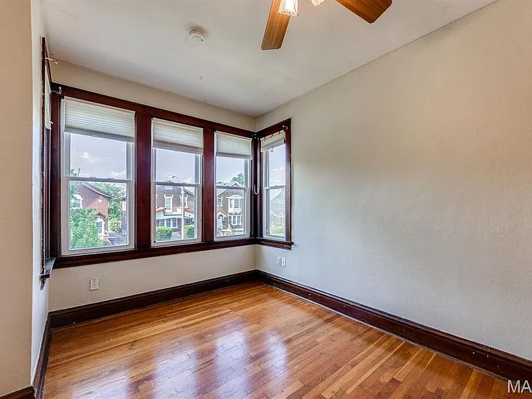 5058 Winona Ave — Photo 31