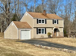 10 Blackwatch Ln, Ledyard, CT 06339