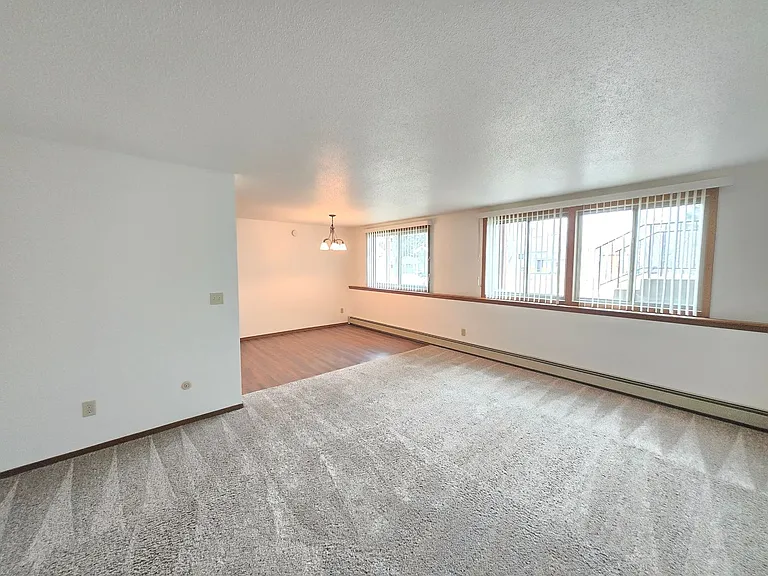Pebble Creek Apartments — Photo 10