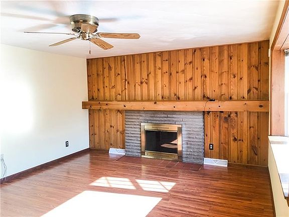 4th image of 661 Lee St