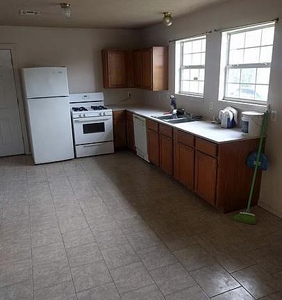 3rd image of 2007 N Rockford Ave