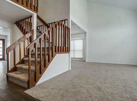 2nd image of 1733 Mayflower Dr