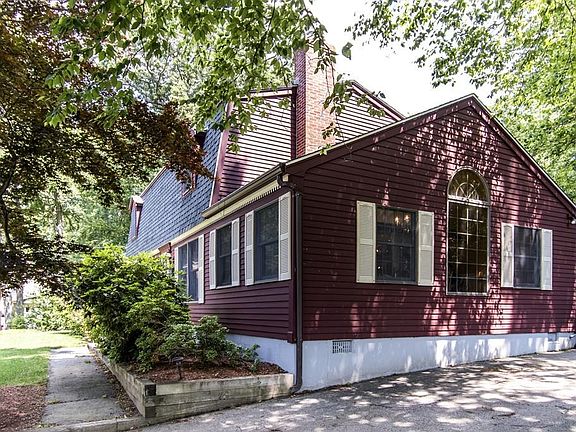3rd image of 51 Phillips Dr