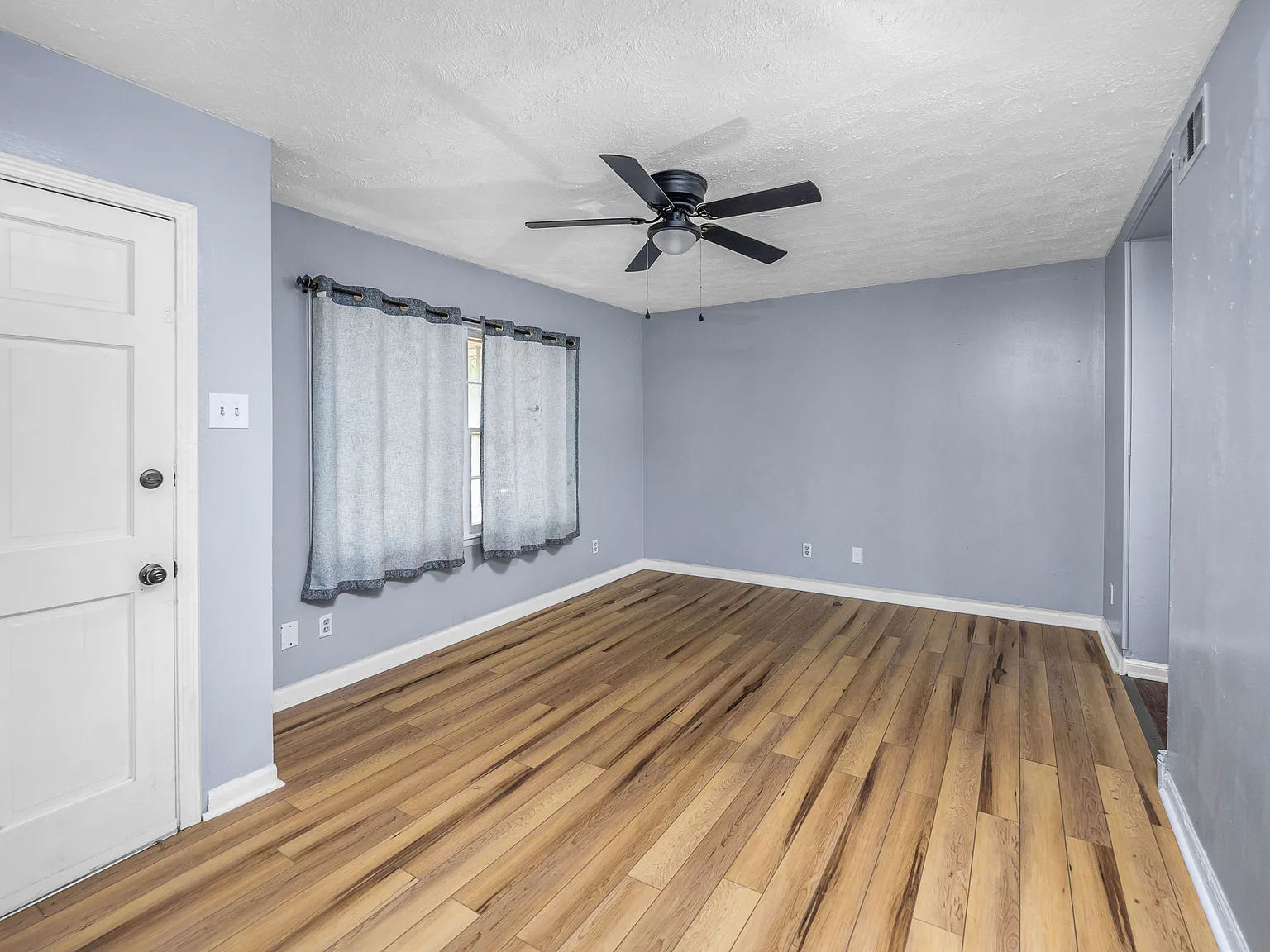 3 bed, 1000 sqft, $1,195 — Photo 4