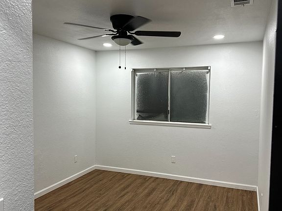 3rd image of 5900 Stretch Dr #1