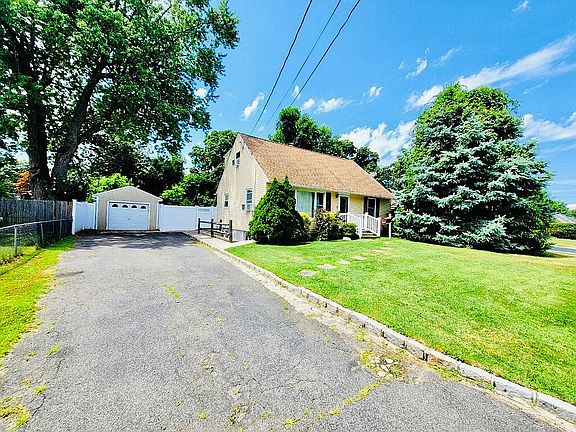 3rd image of 117 Stanley Dr