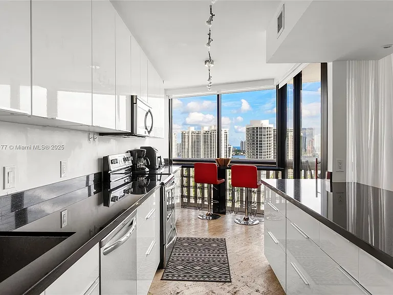 1000 W Island Blvd #2407 — Photo 9