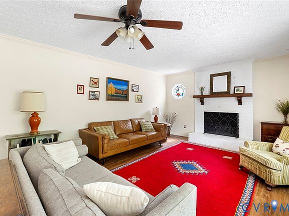 3rd image of 1235 Cardwell Rd