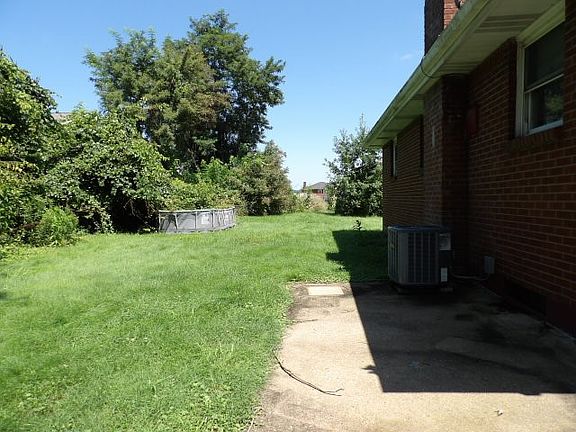 4th image of 212 Scott St