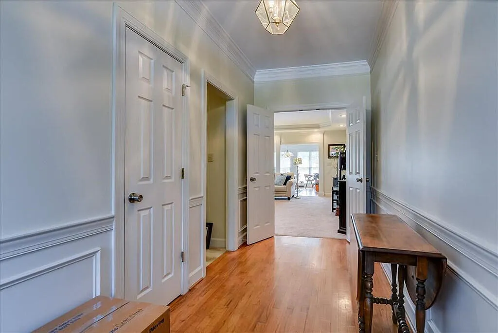3 bed, 2.5 bath, 2018 sqft, $2,200 — Photo 3