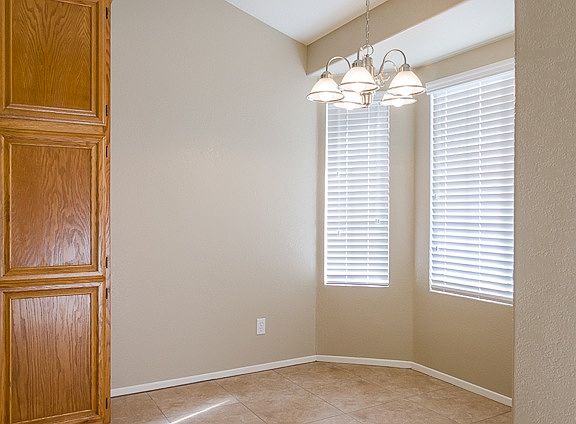 4th image of 407 E Avenue J9