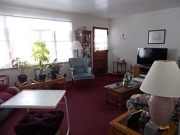 3rd image of 21 W Sharlear Dr