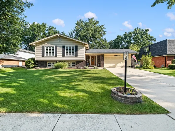 18W076 71st St, Darien, IL 60561