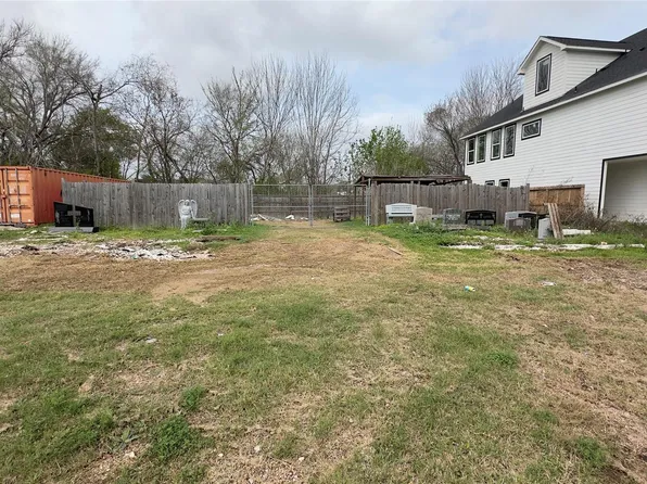 9030 Scott St, Houston, TX 77051