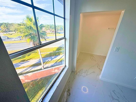 5th image of 5560 Metrowest Blvd Unit 308